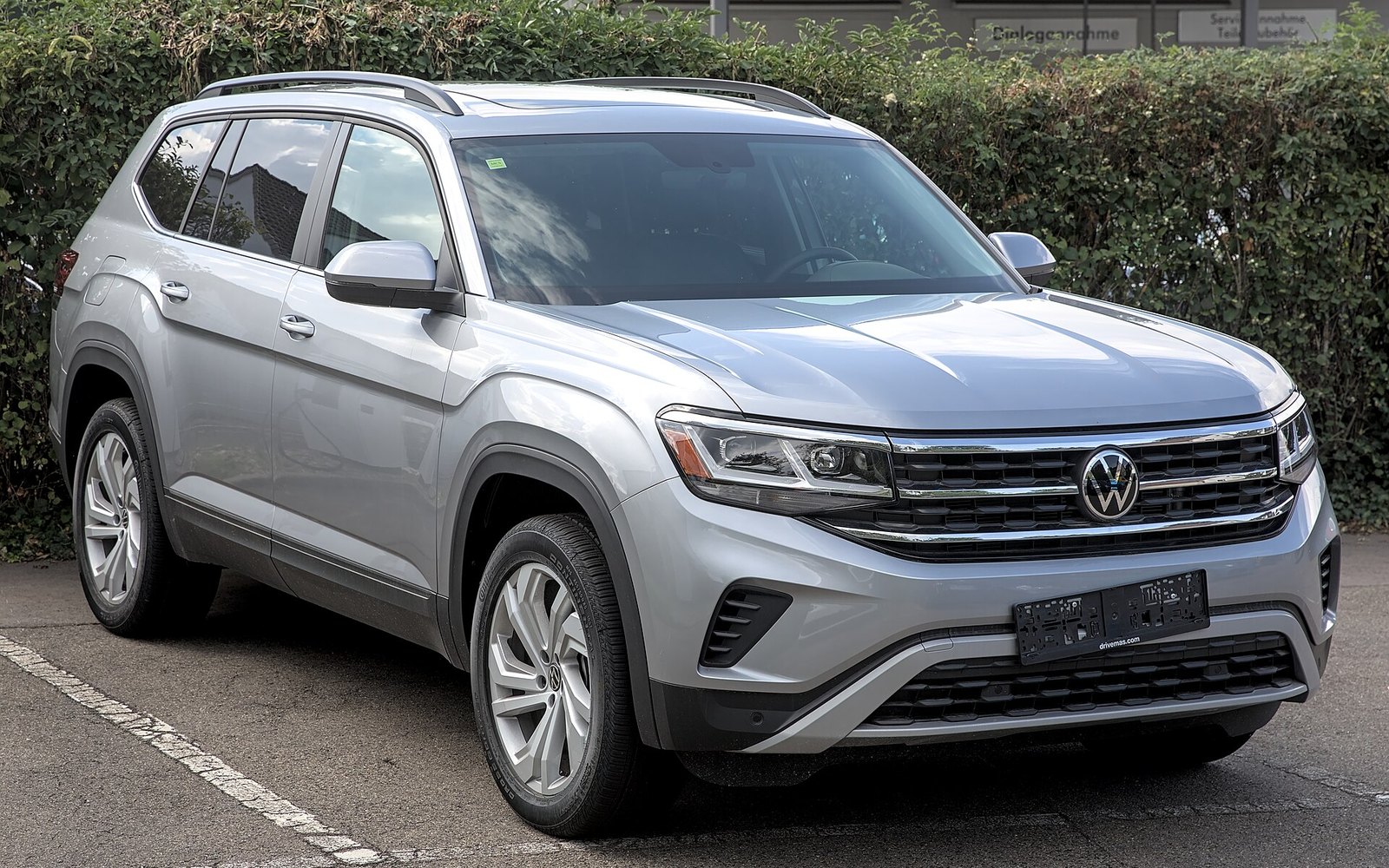 Volkswagen Teramont — Silver Volkswagen Teramont seven-seater SUV rental car, front view